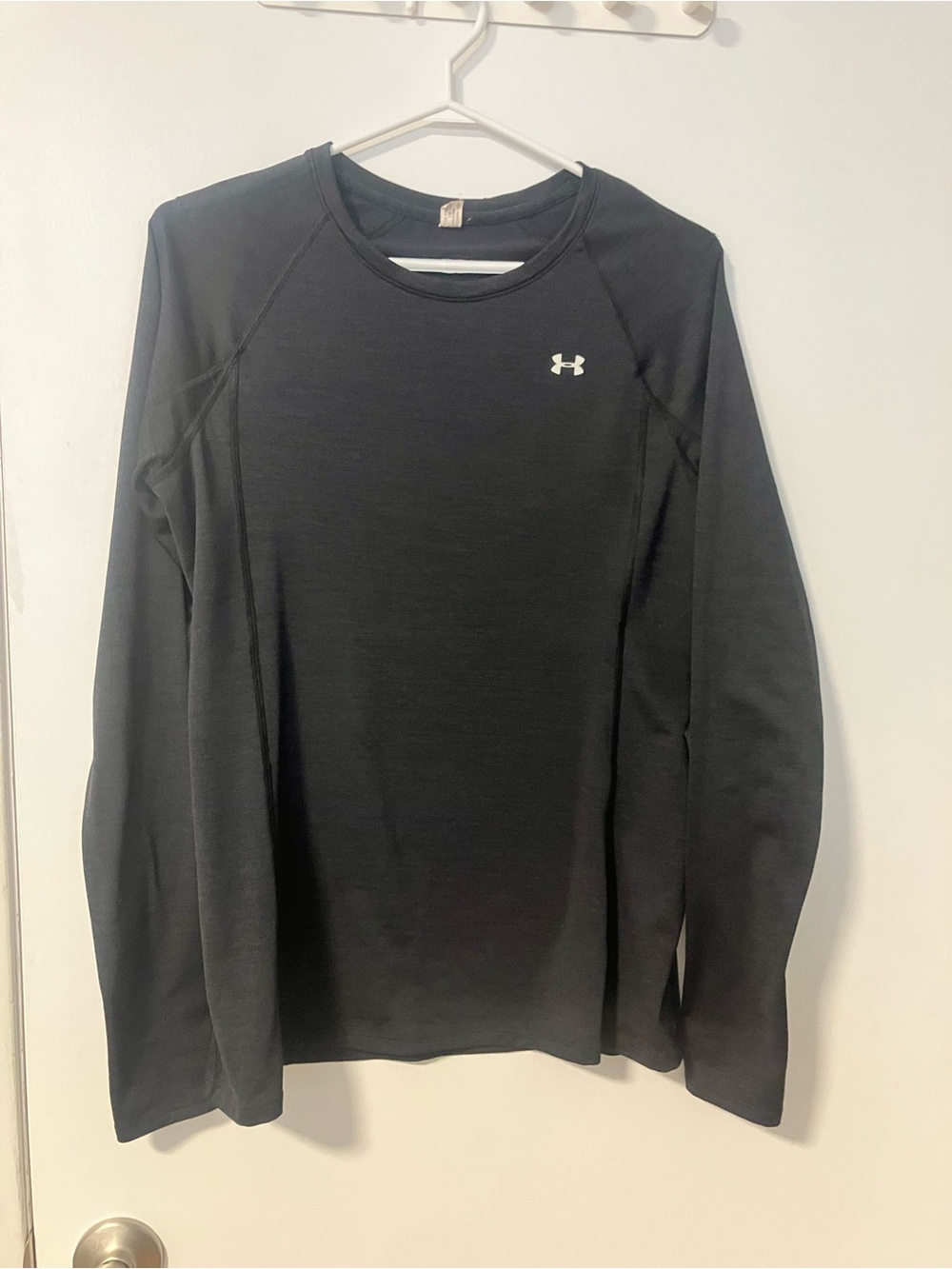 Under Armour Black Long-Sleeve Crew Performance Shirt